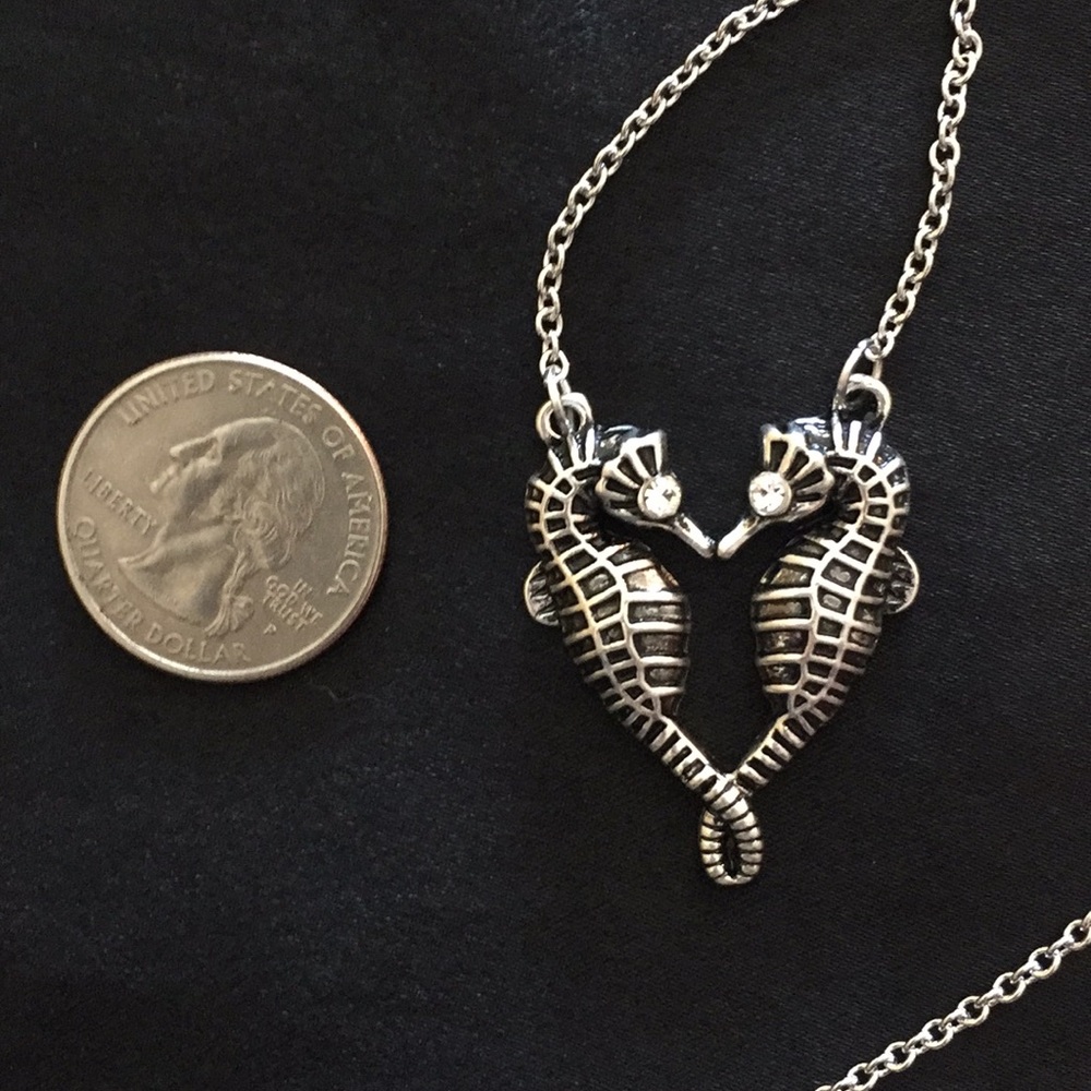 Seahorse Skeleton Heart Necklace silver Halloween - Picture 3 of 3